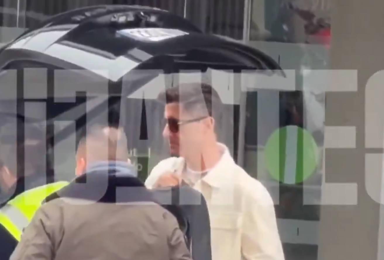 世界杯赛程-西媒：莱万已返回巴塞罗那，他已经收到了俱乐部的续约报价